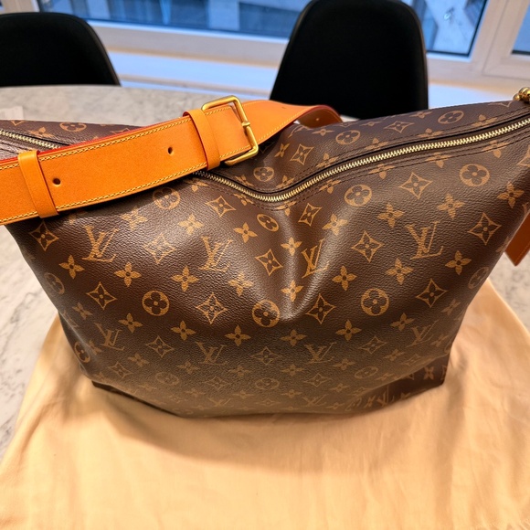 MINT Louis Vuitton Vagabond Hobo Monogram Archive M14018 MSRP $3,250 - Picture 8 of 10